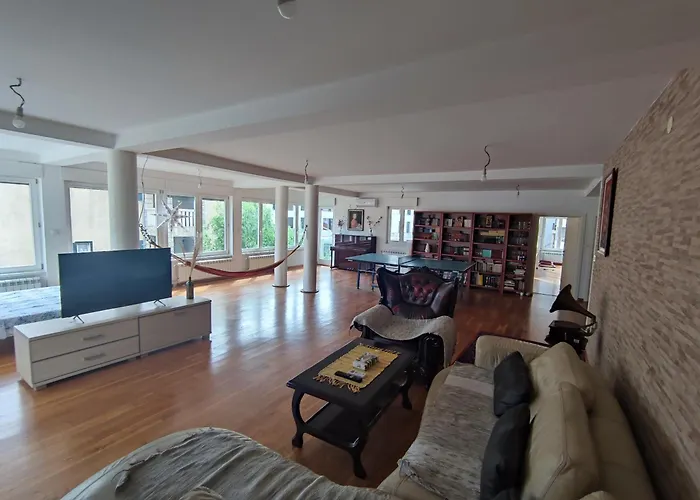 Fun And Spacious Apartment