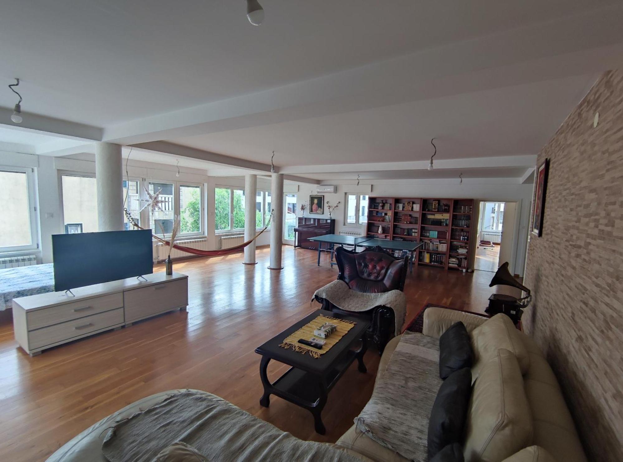Fun And Spacious Apartament